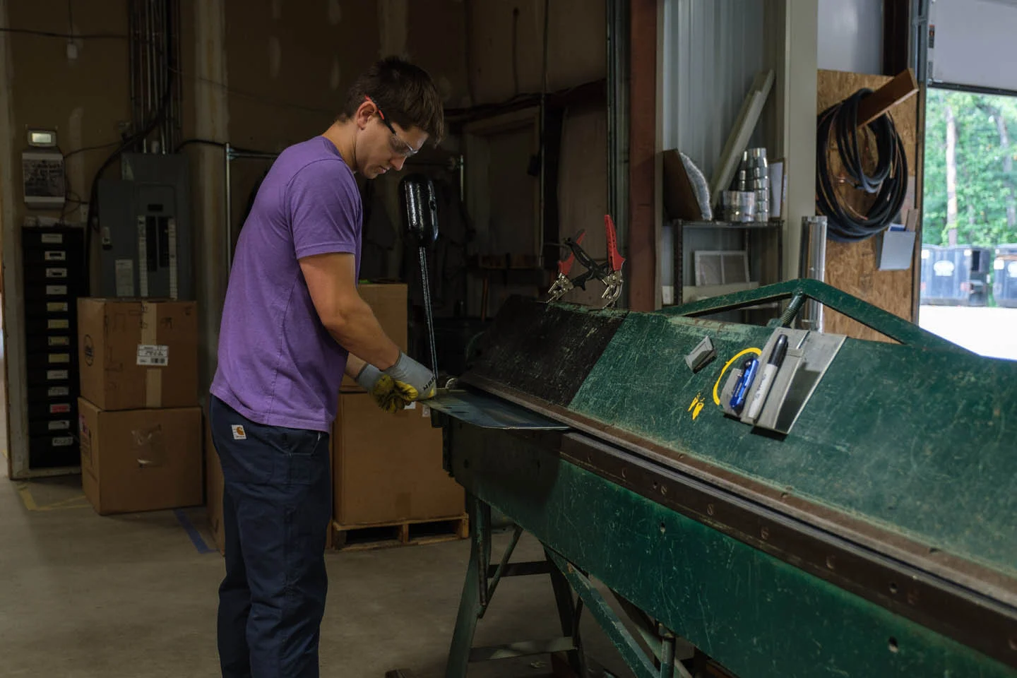 A-technician-performing-maintenance - Mountain Air Mechanical A-technician-performing-maintenance